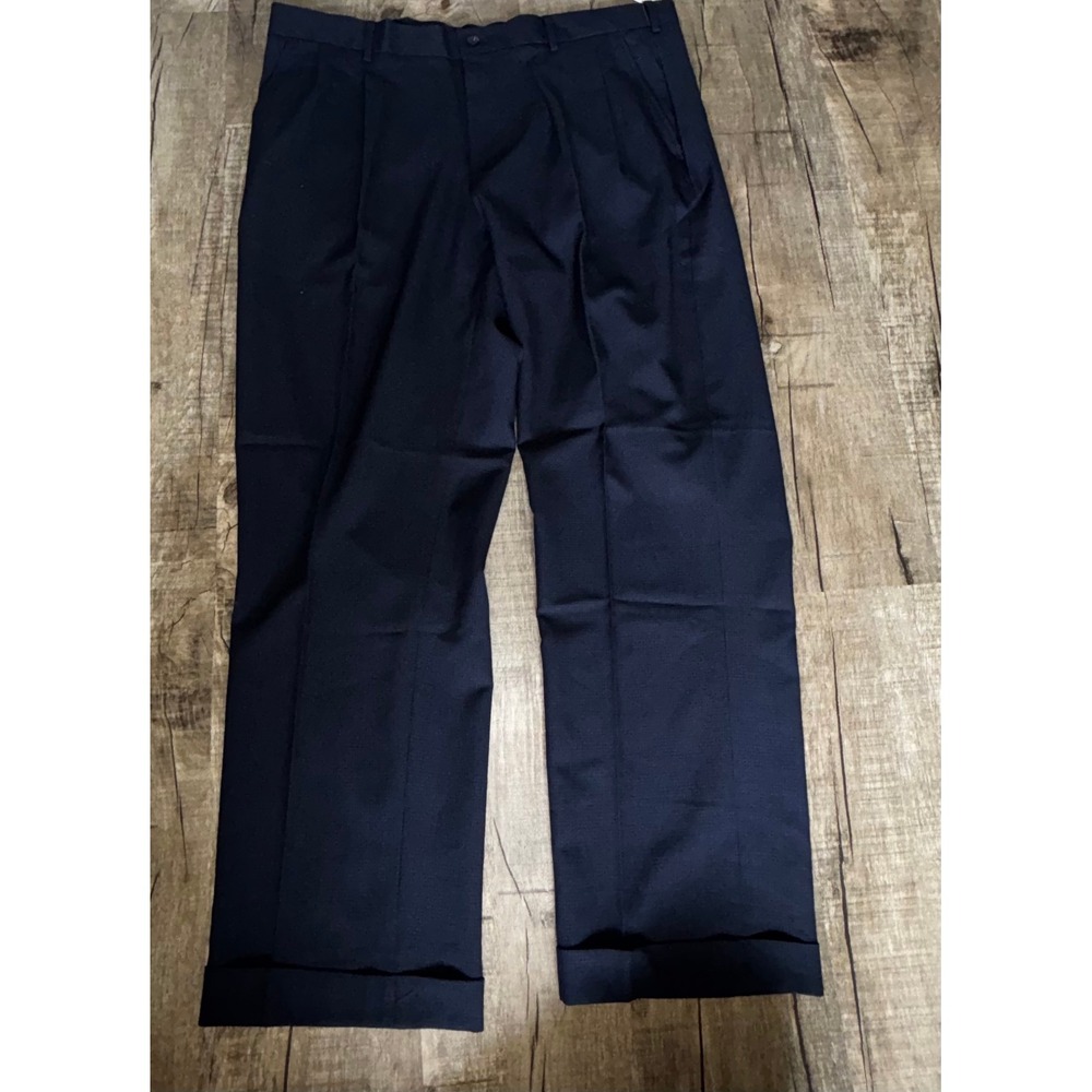 Van Heusen Traveler Mens 38x32 Navy Blue Pleated Non-Iron Dress Pants